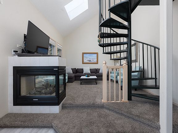 3rd image of 2260 SW Bard Rd