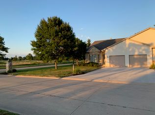 5573 Oak Hills Dr, Burlington, IA