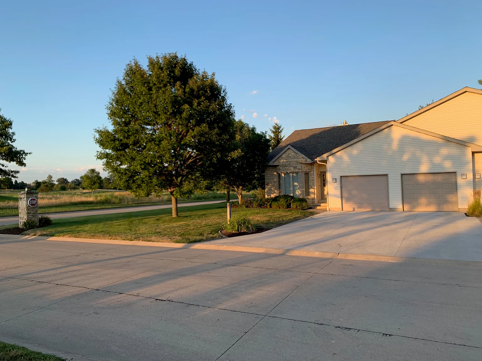 5573 Oak Hills Dr photo 1