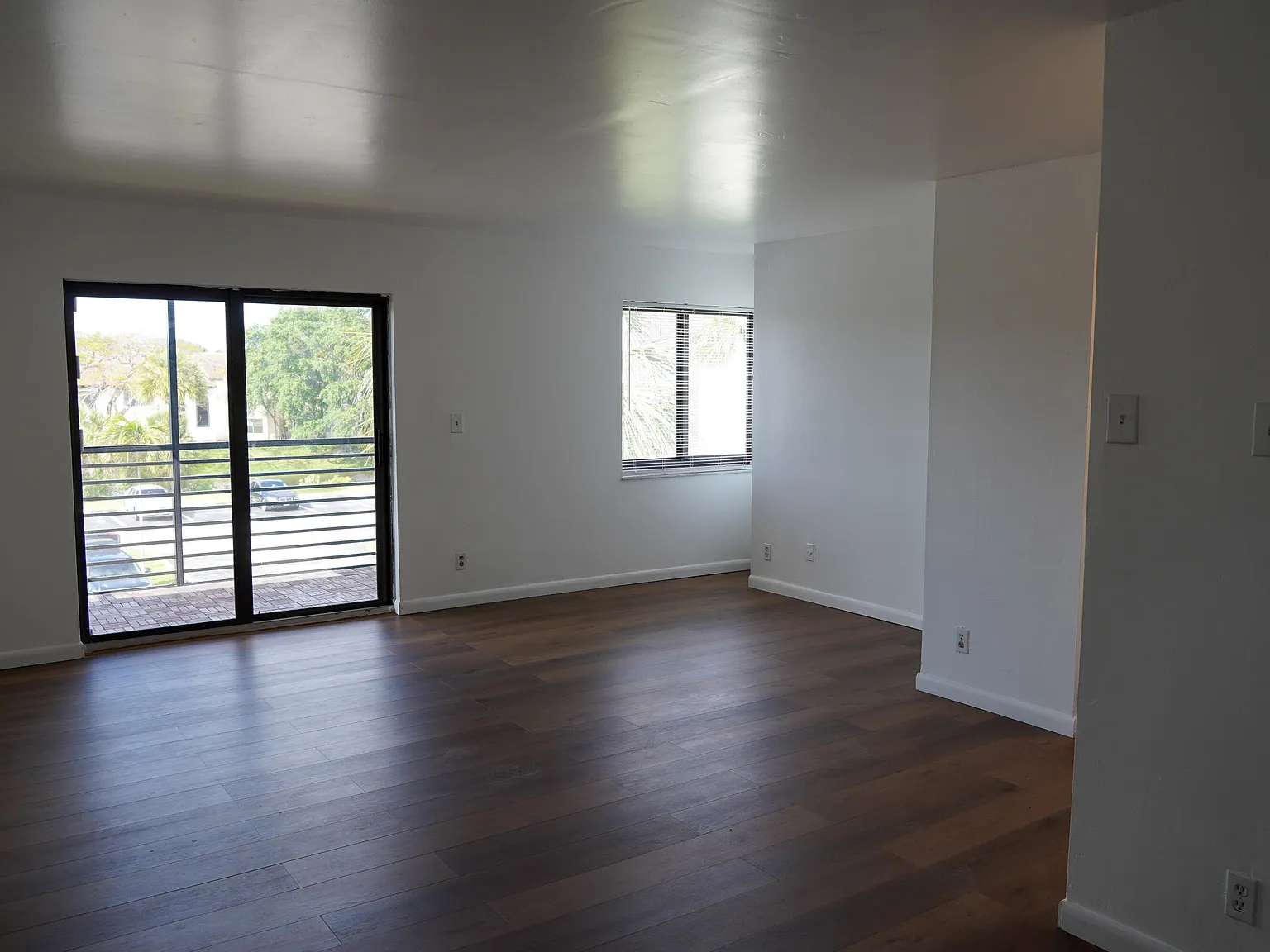 3720 N Pine Island Rd — Photo 1