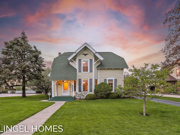 223 E Savidge St, Spring Lake, MI 49456