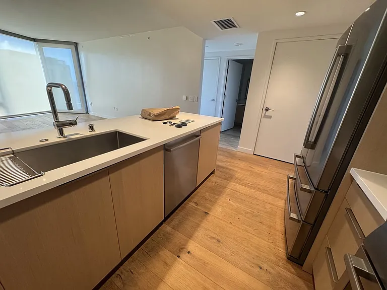 1001 Queen St #3704 — Photo 2