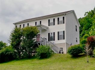 135 Whitehead Rd, Hendersonville, NC 28792