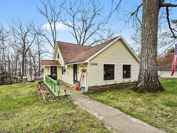 2058 W Higgins Lake Dr, Roscommon, MI 48653