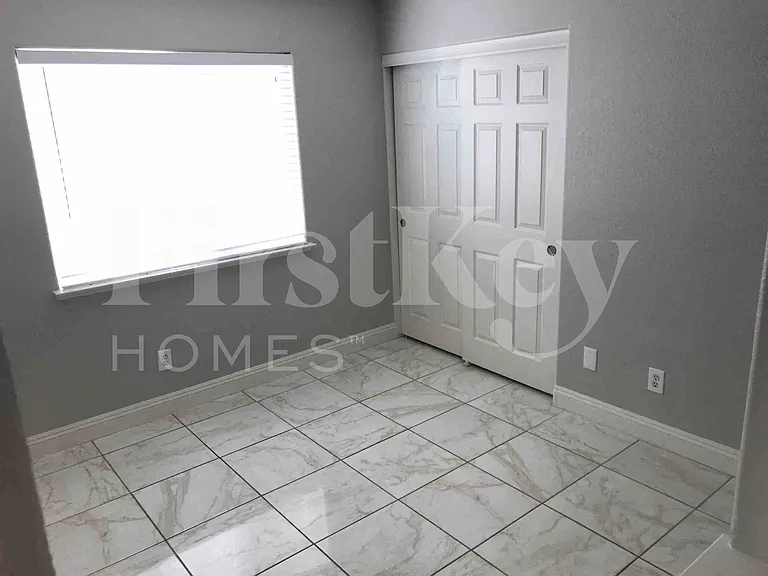 8041 Hilliard Ave — Photo 6