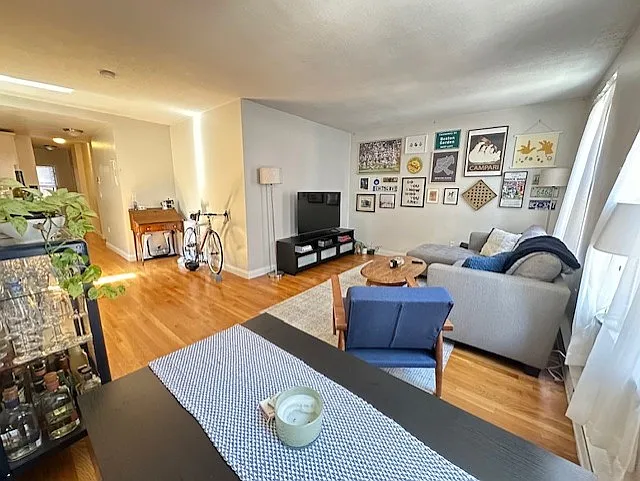 2 bed, 1000 sqft, $4,000 — Photo 2