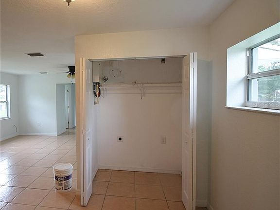 4th image of 709 N Brunnell Pkwy