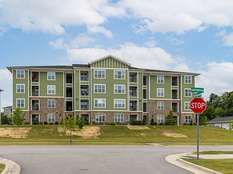 Foxwood Apartments — Photo 178
