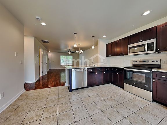 4th image of 423 Seabreeze Dr