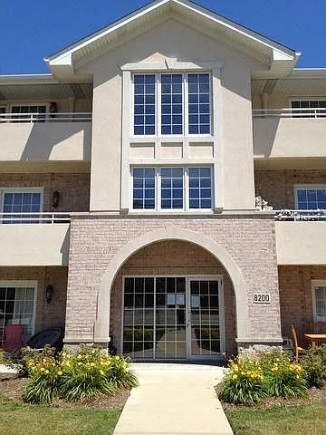 2 bed, 1300 sqft, $2,200 — Photo 2