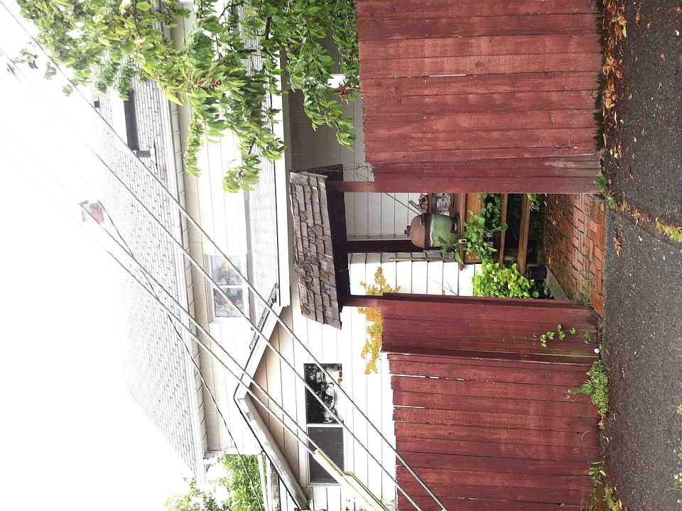 2nd image of 625 NE 77th St
