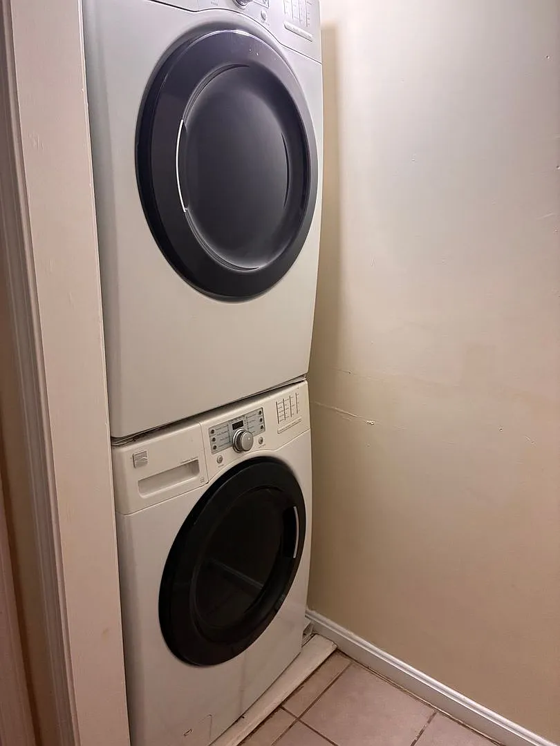 Avl NOW - No Fee! Spacious 3BR near Cleveland Circle w/d in unit! — Photo 2