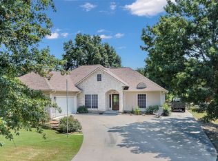 102 Kiowa Dr N, Lake Kiowa, TX 76240