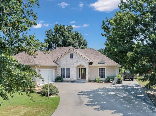 102 Kiowa Dr N, Lake Kiowa, TX 76240