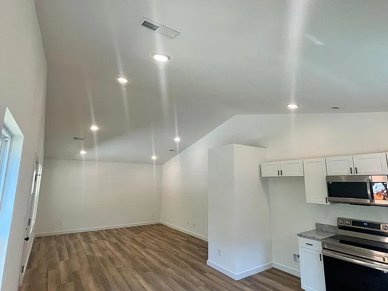 4624 Freund St SW — Photo 2