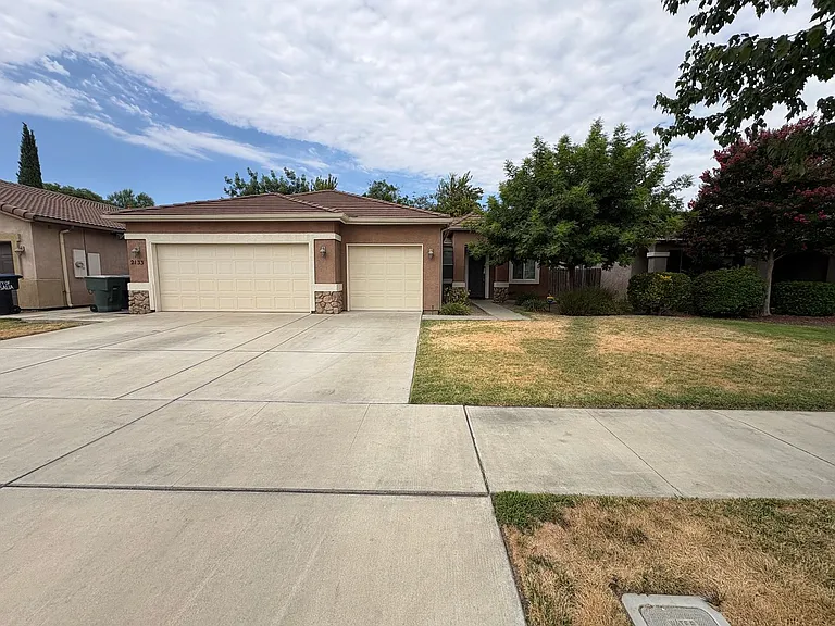 2133 N Denton St — Photo 1
