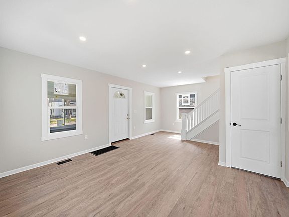 5th image of 316 Carr St