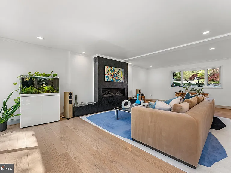 2820 Ellicott St NW — Photo 5