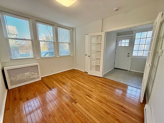 3rd image of 7 Cliff St Floor Basement