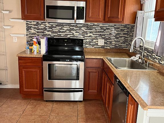 3rd image of 6246 Glen Ct