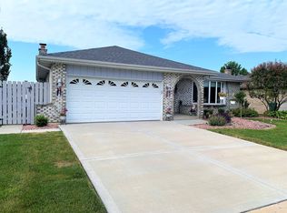 8907 Ridge Ln, Orland Hills, IL 60487