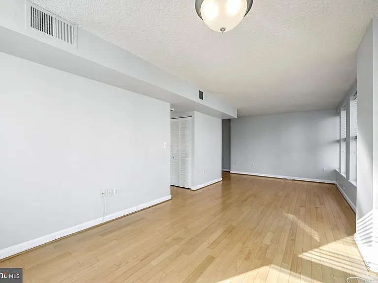 601 Pennsylvania Ave NW #910 — Photo 2