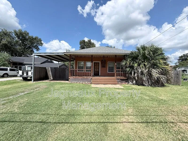 3 bed, 2.0 bath, $1,650 — Photo 1
