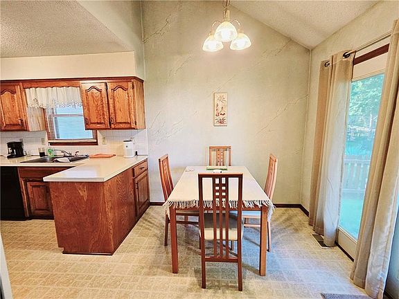 4th image of 15293 Conser St