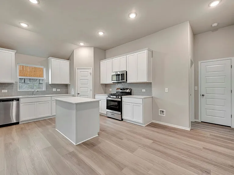 4509 Lava Island Dr — Photo 12