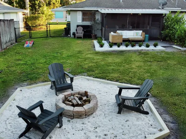 843 94th Ave N, Naples, FL 34108