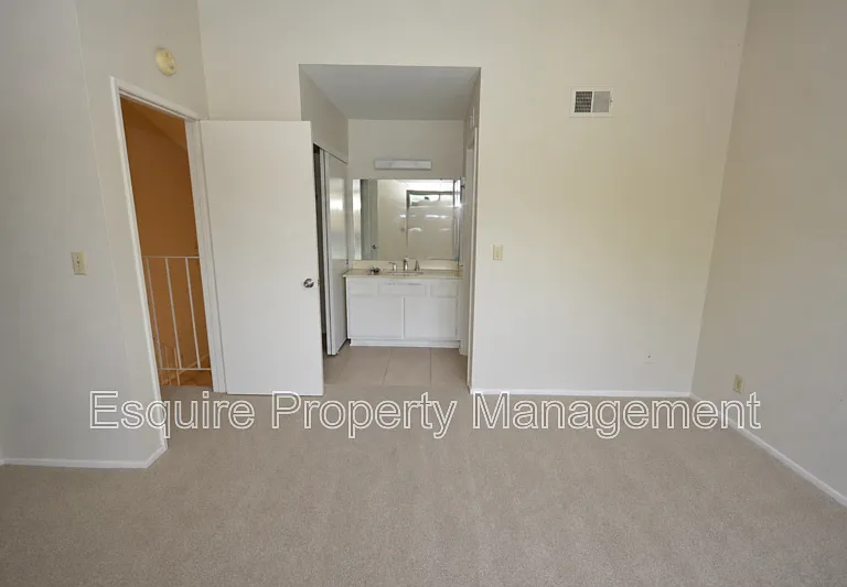 564 Rosewood Ave — Photo 10