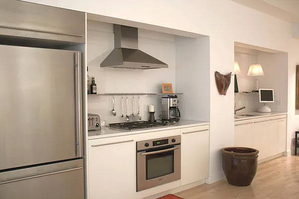 Rented by City Connections Realty | media 48