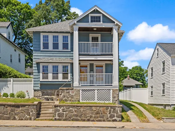 1521 Centre St #1, Boston, MA 02132