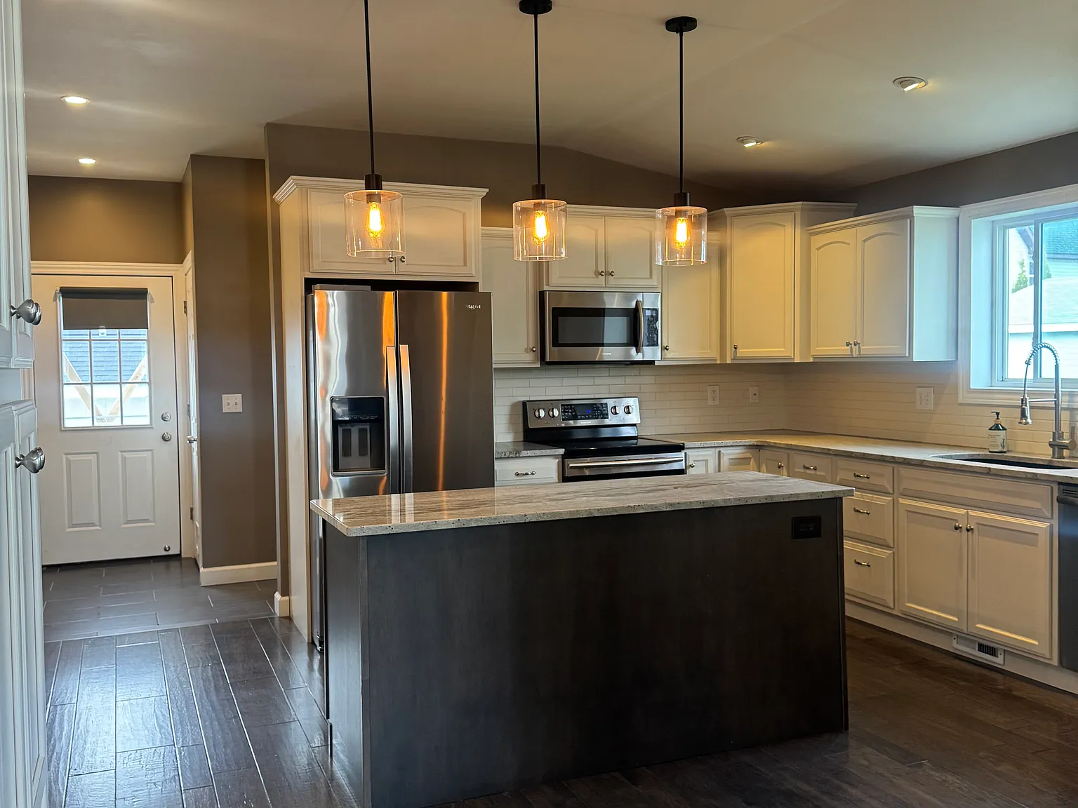 613 Merchant St — Photo 2