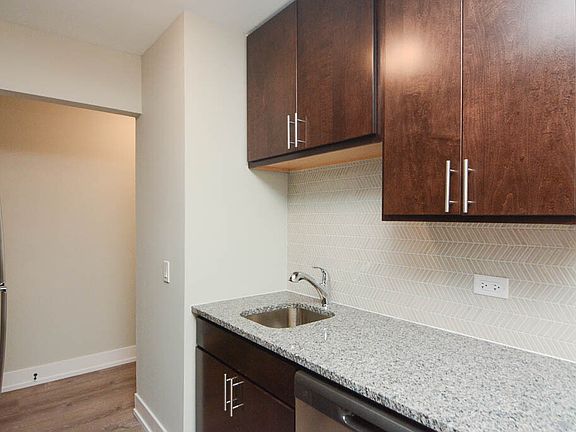 4th image of 530 W Surf St #D102