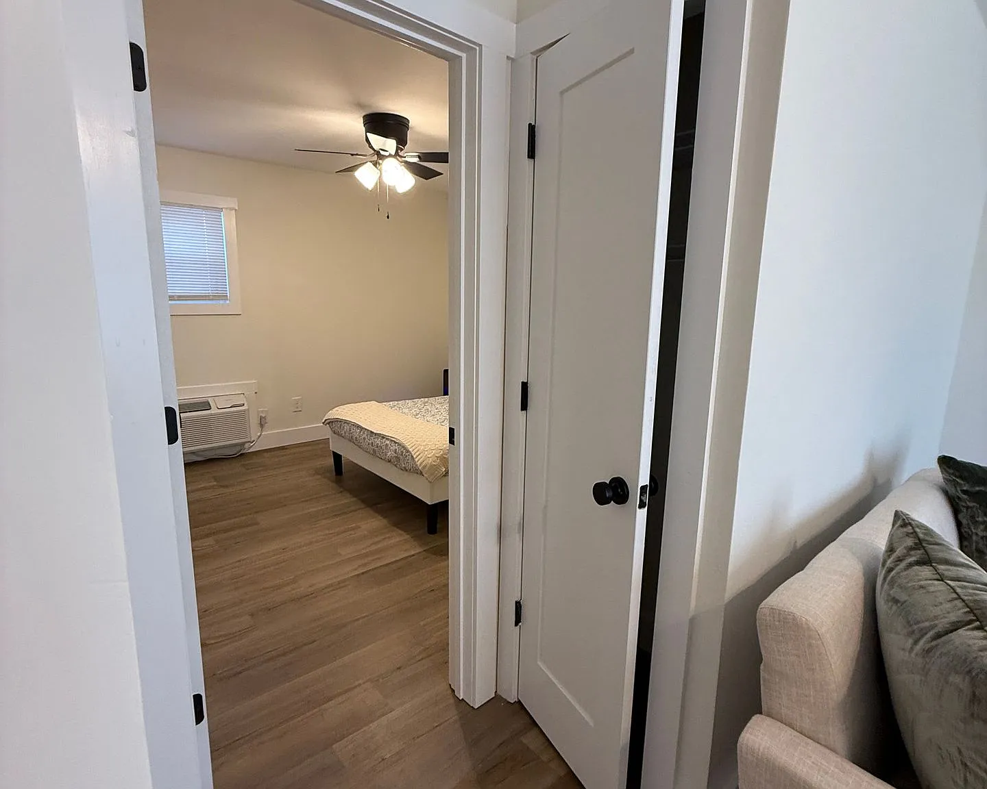 1020 College — Photo 4