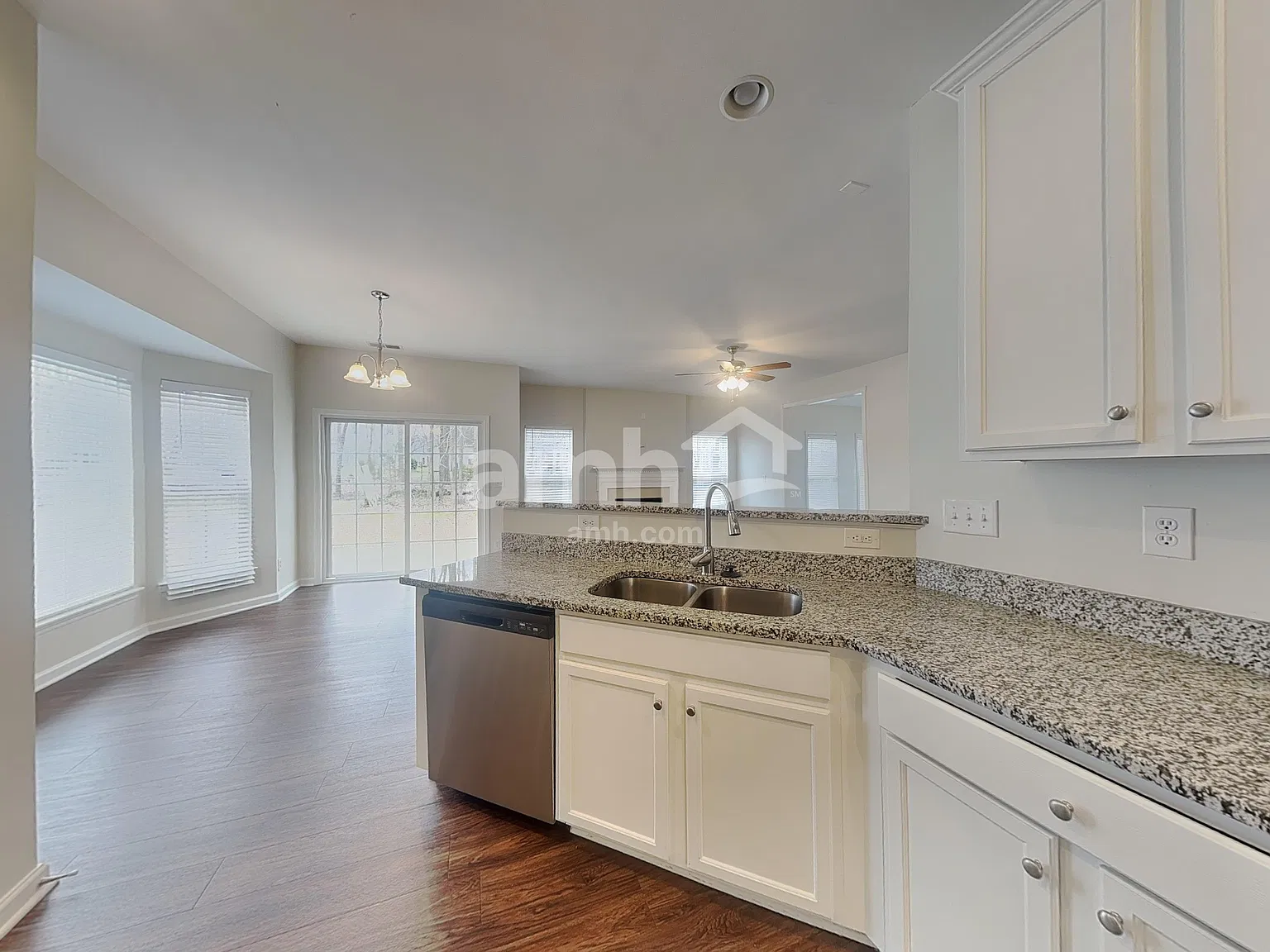 4 bed, 2.5 bath, 2254 sqft, $2,435 — Photo 3