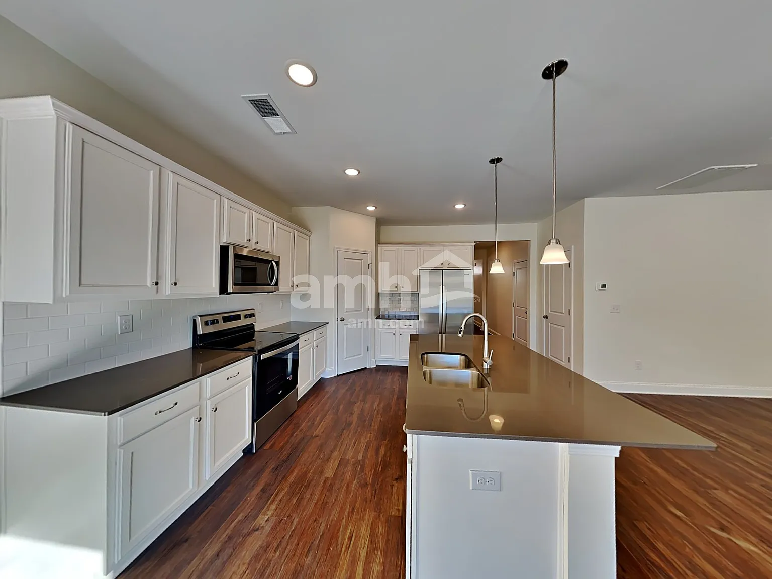 4 bed, 2.5 bath, 2297 sqft, $2,850 — Photo 3