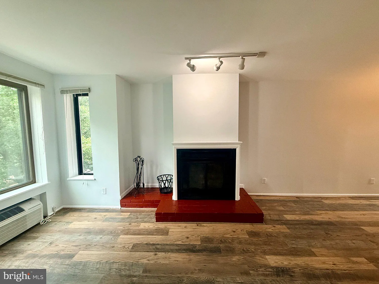 2 bed, 4.0 bath, 1800 sqft, $2,800 — Photo 4