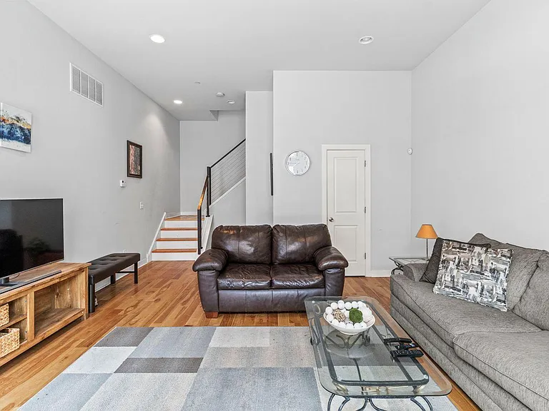 418 Fairmount Ave — Photo 5