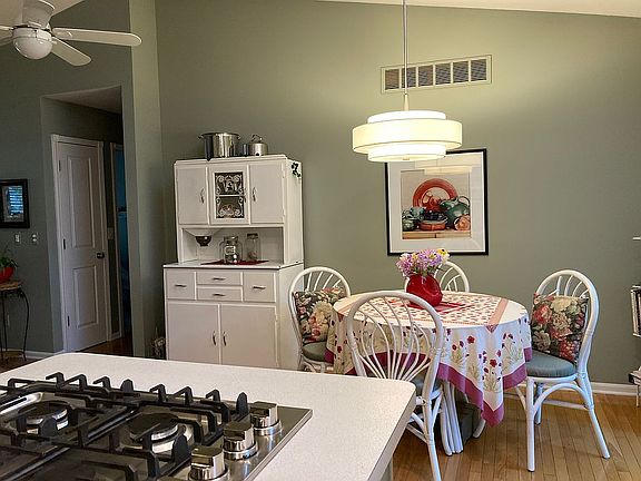 5th image of 155 Schram Ct