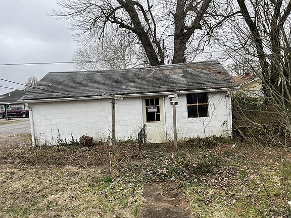 3rd image of 802 S Emma St