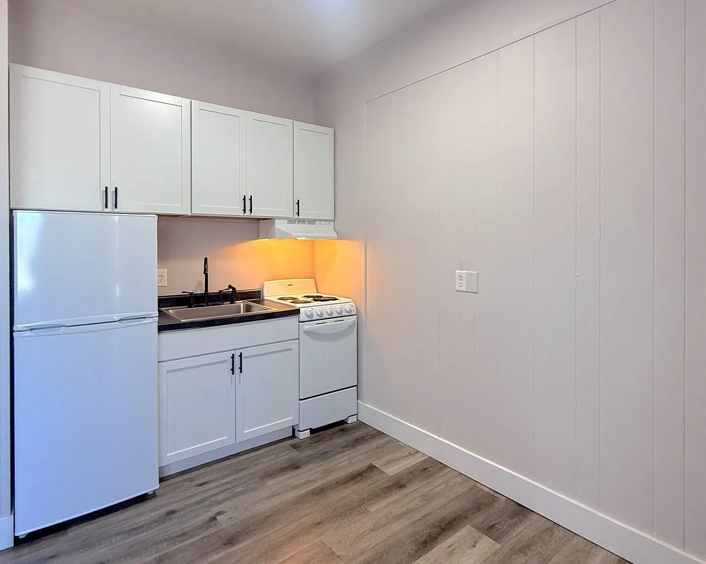 Fully Remodeled 1 Bedroom Near Campus — Photo 1