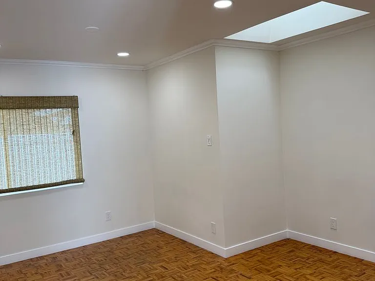2523 S Bentley Ave — Photo 12