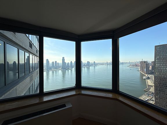 3rd image of 415 E 37th St APT 39D