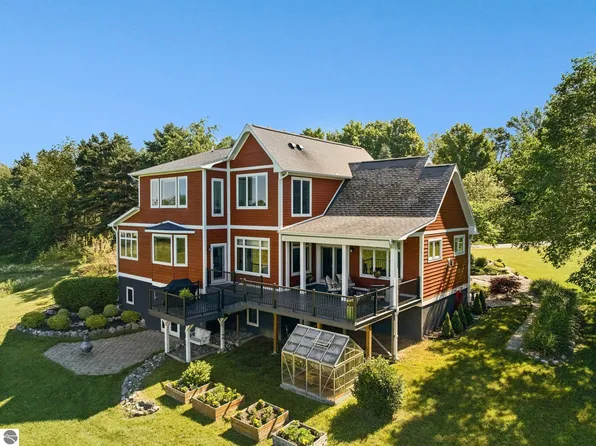 7530 Sydney Ln, Kewadin, MI 49648