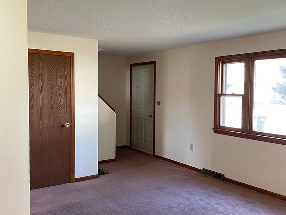 5th image of 40 Anvil Dr