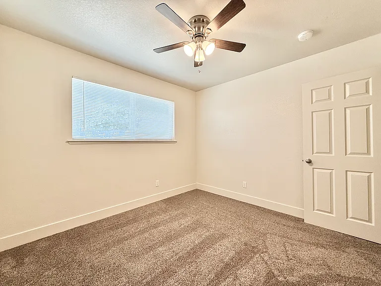 231 S Veach Ave — Photo 6