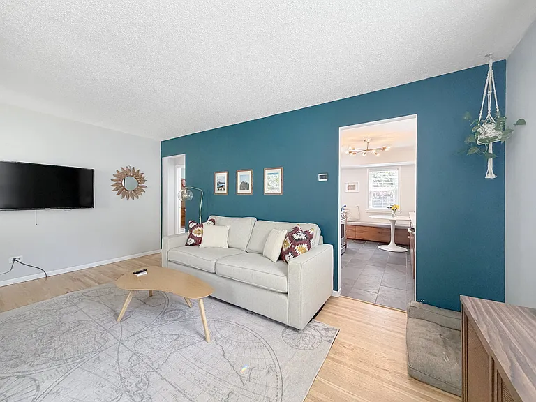 3331 Wyoming Ave S — Photo 4