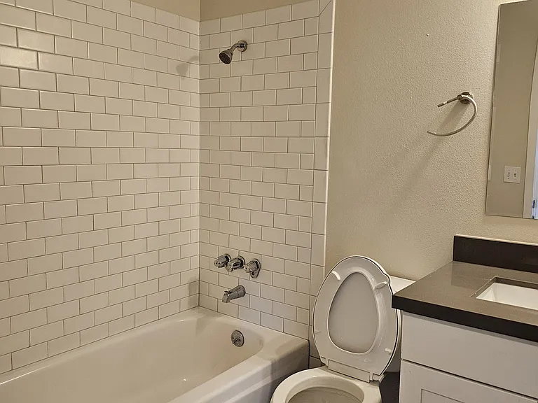 2701 S Walden St #5 — Photo 6